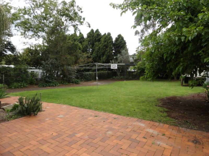16 Ramsay Street, Centenary Heights QLD 4350