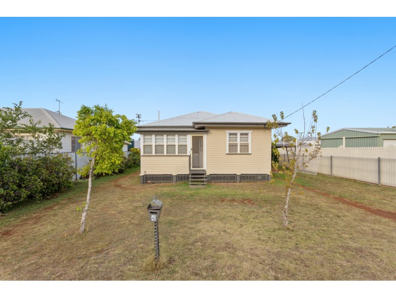 4 Blackwood Street, Harristown QLD 4350