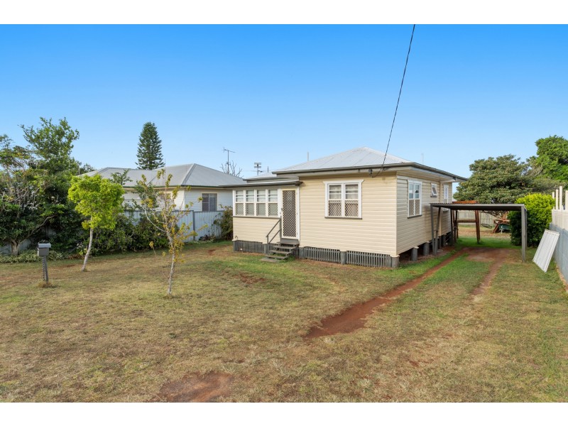 4 Blackwood Street, Harristown QLD 4350