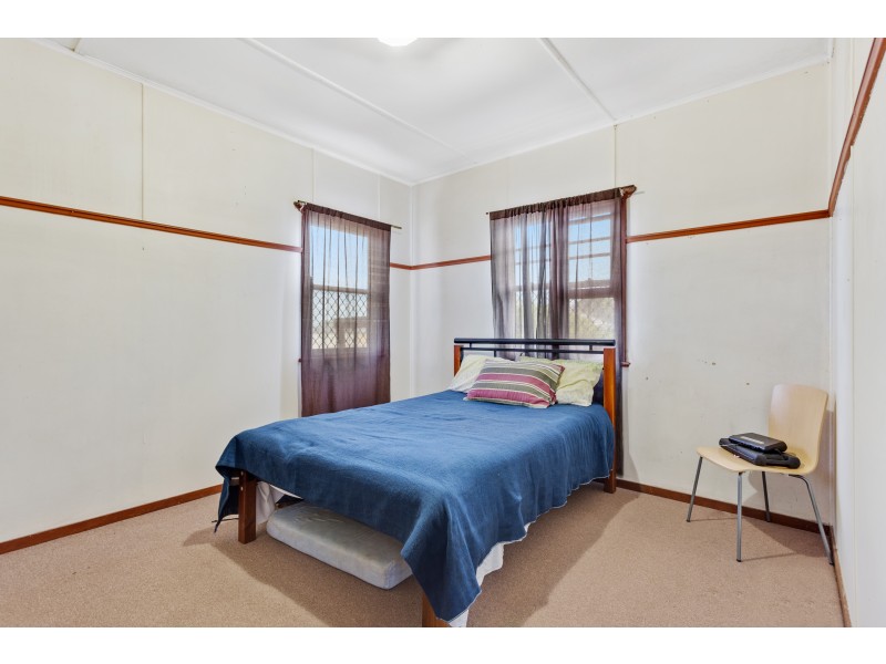 4 Blackwood Street, Harristown QLD 4350