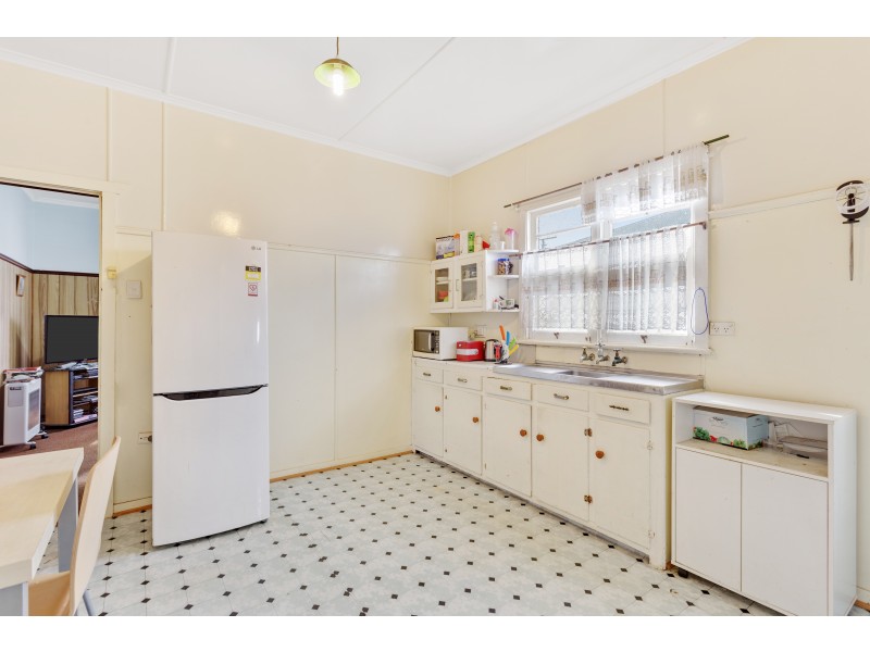 4 Blackwood Street, Harristown QLD 4350