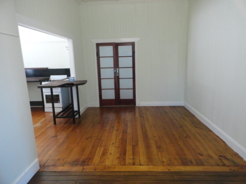 125 West Street, Newtown QLD 4350