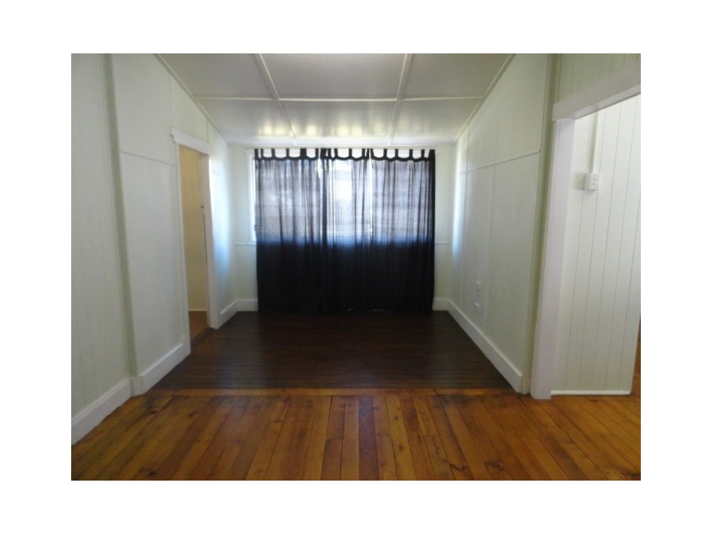 125 West Street, Newtown QLD 4350