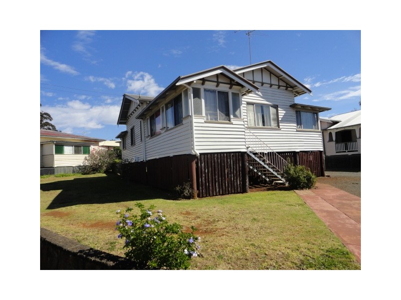 125 West Street, Newtown QLD 4350