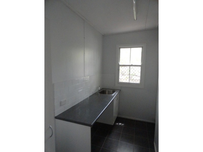 165 West Street, Newtown QLD 4350