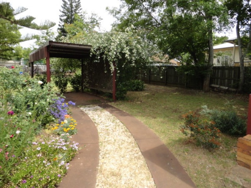 165 West Street, Newtown QLD 4350