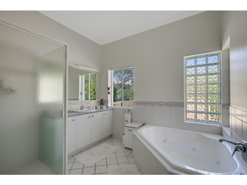 8 Jane Court, Cotswold Hills QLD 4350