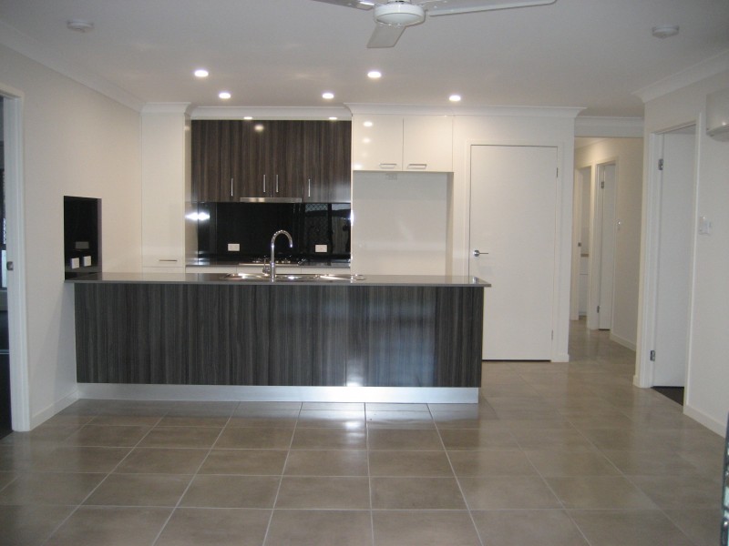 2/32 Mariette Street, Harristown QLD 4350