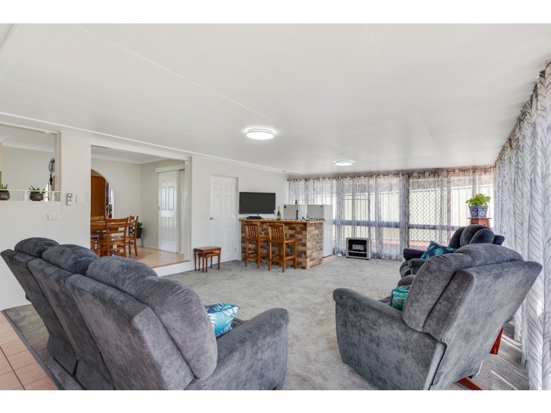 84 Jennifer Crescent, Darling Heights QLD 4350