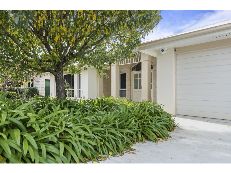 6 Martini Street, Mount Lofty QLD 4350