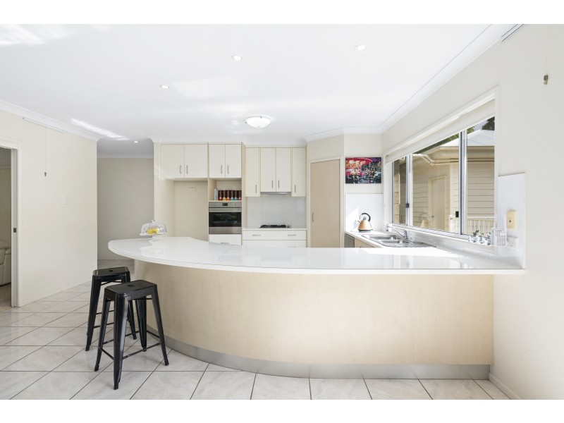 6 Martini Street, Mount Lofty QLD 4350