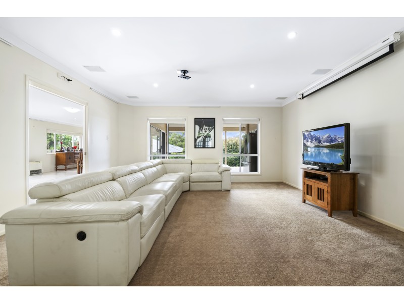 6 Martini Street, Mount Lofty QLD 4350