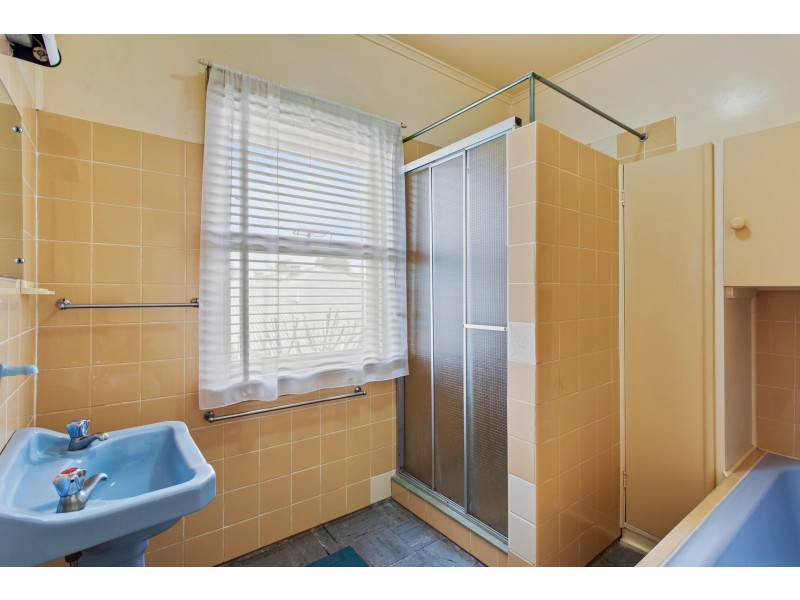 24 Lemnos Street, Harlaxton QLD 4350