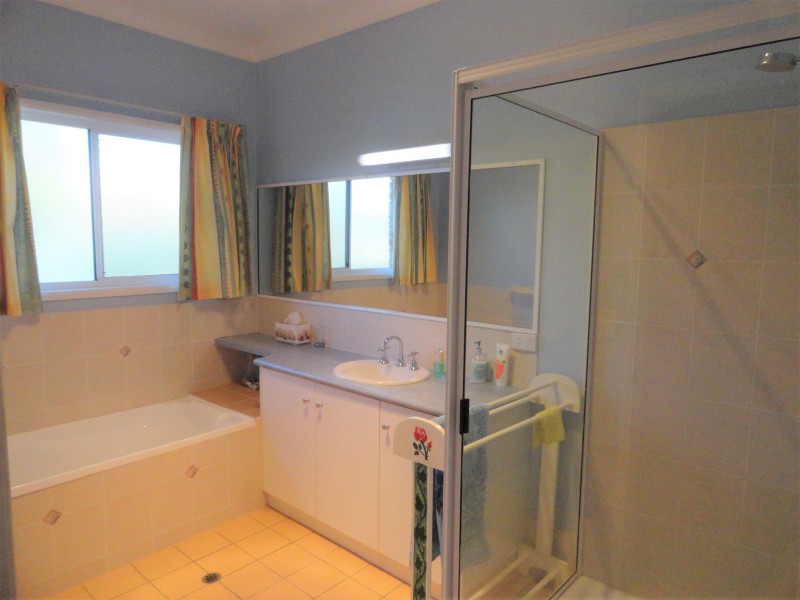 10 James Court, Cotswold Hills QLD 4350