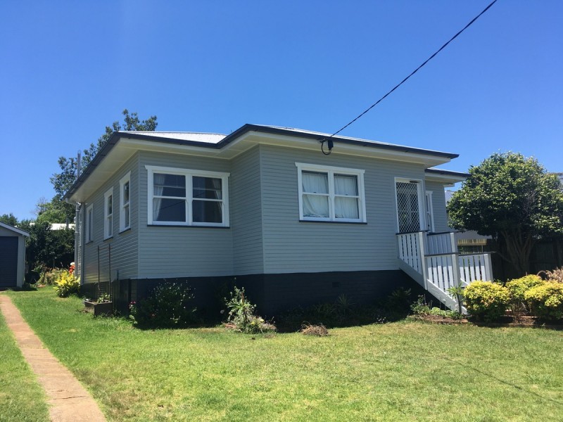 17 Geoffrey Street, Mount Lofty QLD 4350