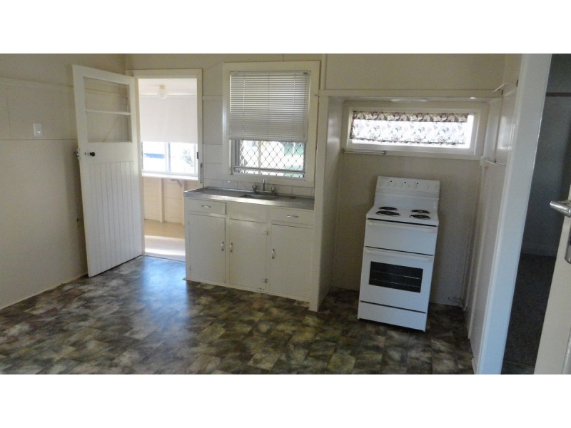 17 Geoffrey Street, Mount Lofty QLD 4350
