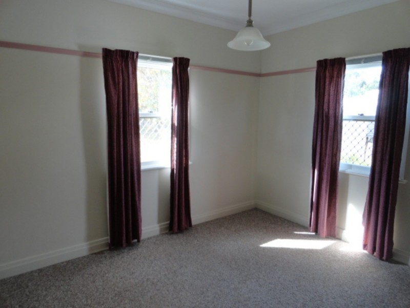 17 Geoffrey Street, Mount Lofty QLD 4350