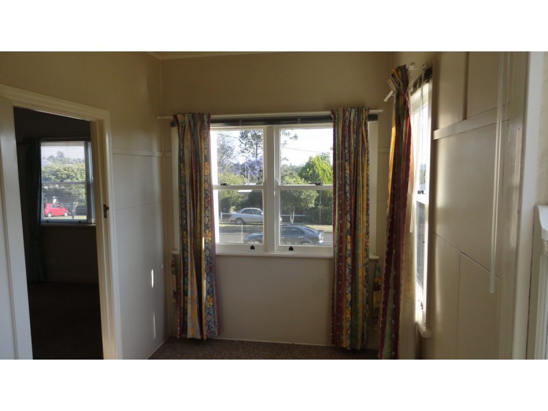 17 Geoffrey Street, Mount Lofty QLD 4350