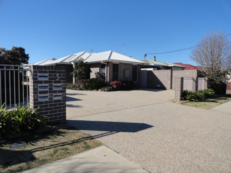 4/5 Gatfield Street, Newtown QLD 4350