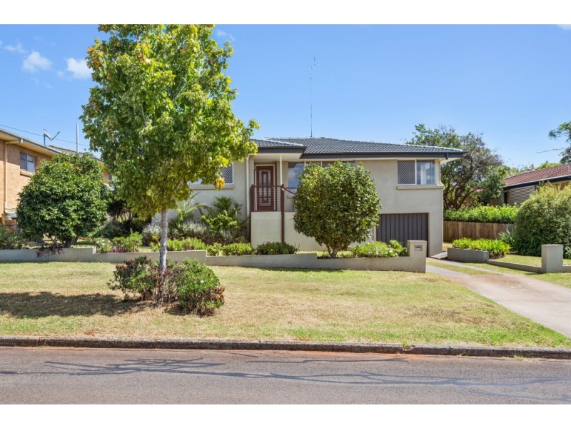 11 Skehan Street, Centenary Heights QLD 4350