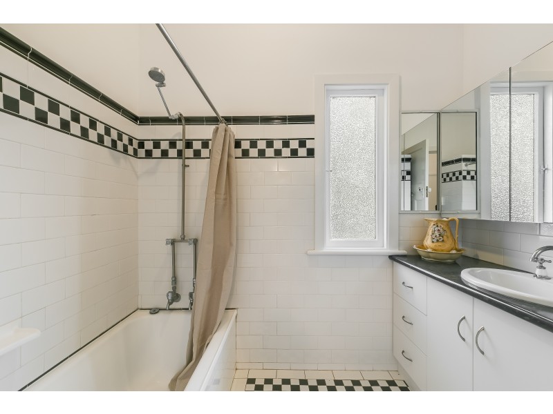 12 Carlton Street, North Toowoomba QLD 4350