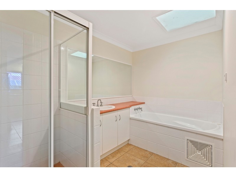 1/402 Alderley Street, Kearneys Spring QLD 4350