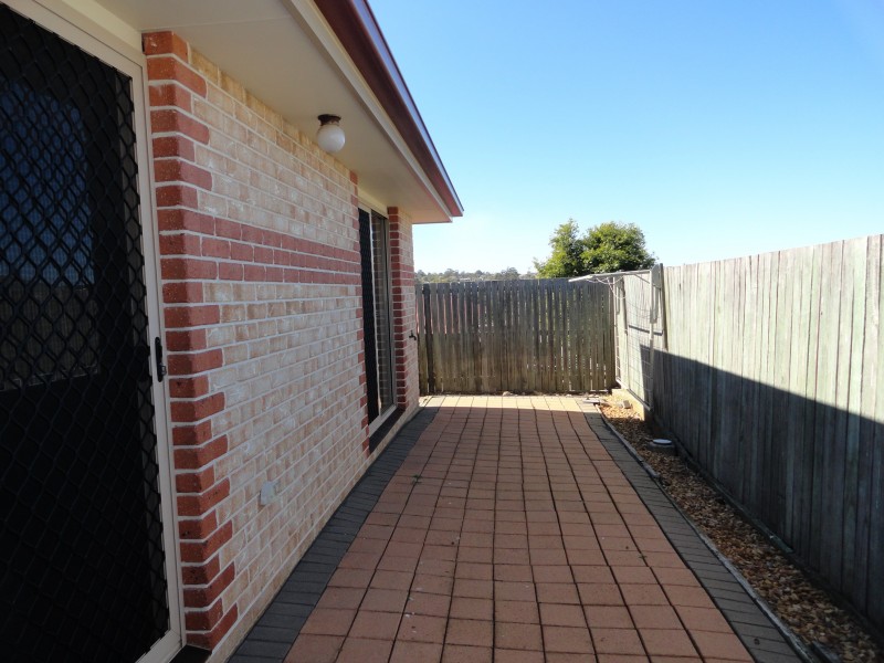 1/402 Alderley Street, Kearneys Spring QLD 4350