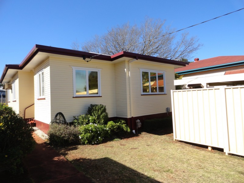 4 Kennedy Street, North Toowoomba QLD 4350