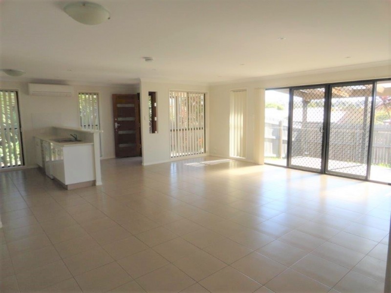 1/206 Stenner Street, Middle Ridge QLD 4350