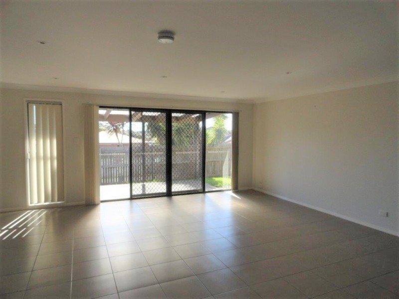 1/206 Stenner Street, Middle Ridge QLD 4350