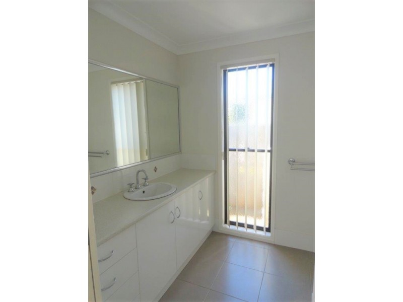 1/206 Stenner Street, Middle Ridge QLD 4350