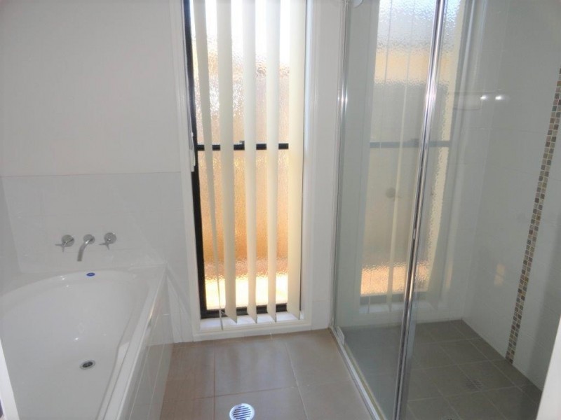 1/206 Stenner Street, Middle Ridge QLD 4350