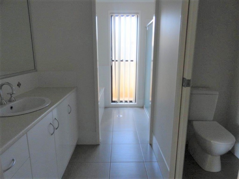 1/206 Stenner Street, Middle Ridge QLD 4350