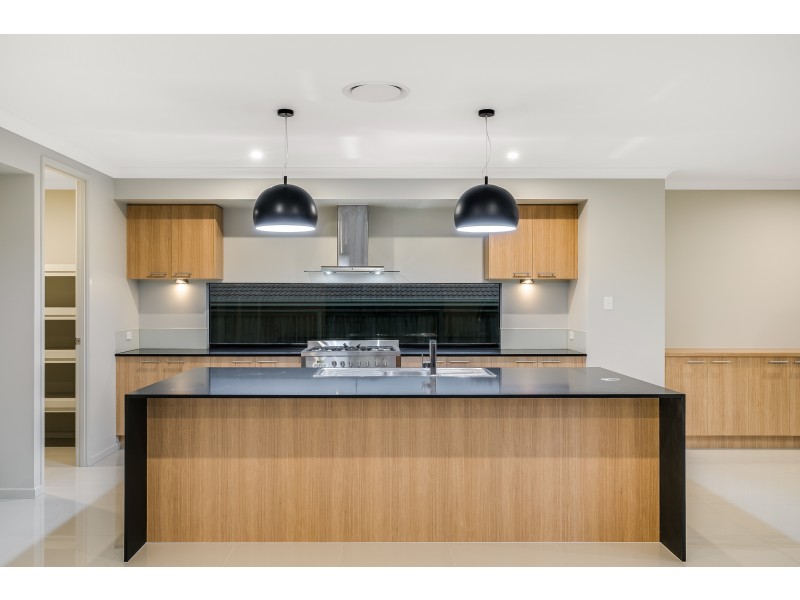 488 Mackenzie Street, Middle Ridge QLD 4350