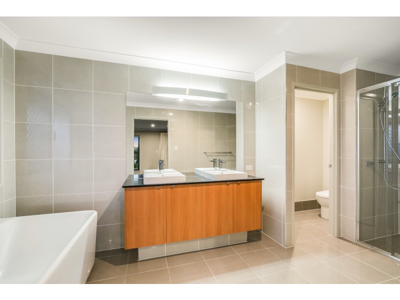 488 Mackenzie Street, Middle Ridge QLD 4350