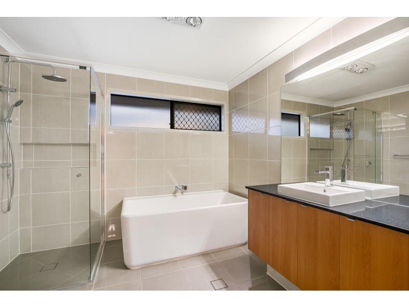 488 Mackenzie Street, Middle Ridge QLD 4350