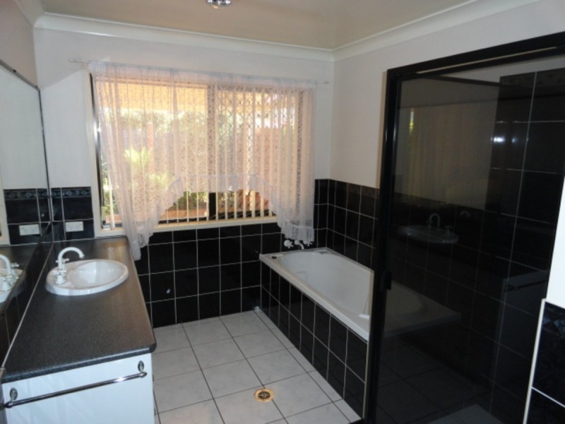 6 Glen Eagles Drive, Middle Ridge QLD 4350