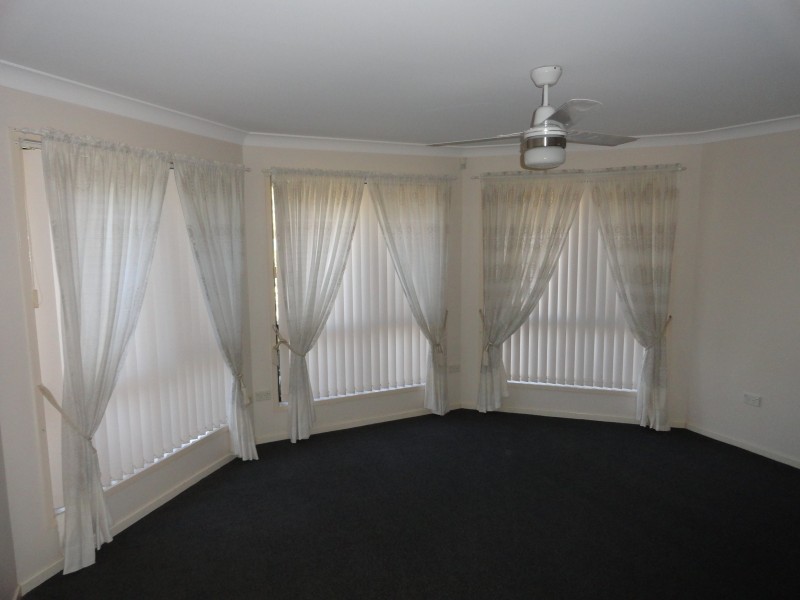 6 Glen Eagles Drive, Middle Ridge QLD 4350