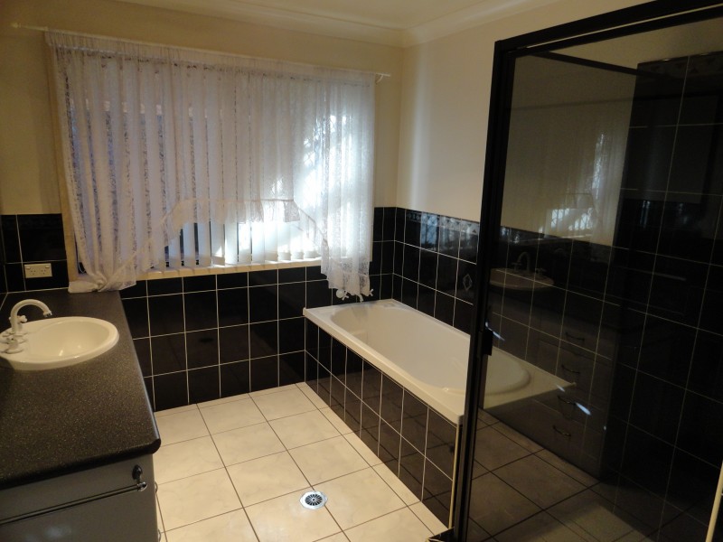 6 Glen Eagles Drive, Middle Ridge QLD 4350