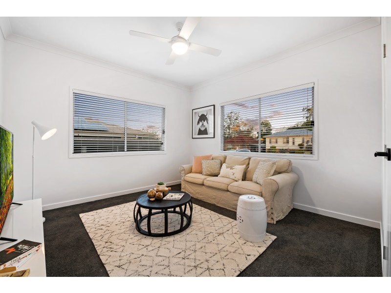 17 Norah Street, Centenary Heights QLD 4350