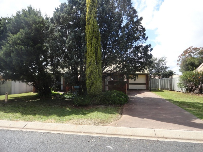 12 Broadfoot Street, Kearneys Spring QLD 4350