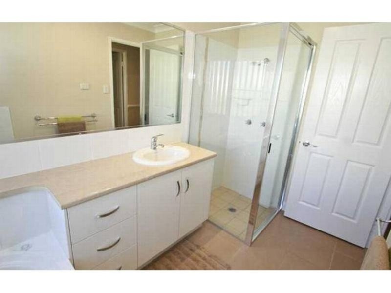 18 Gwenda Drive, Westbrook QLD 4350