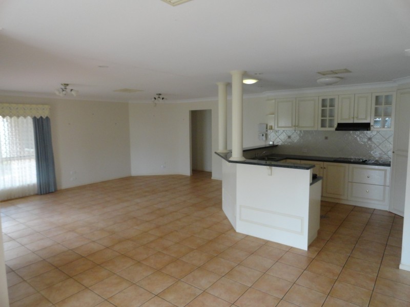 574 Hume Street, Middle Ridge QLD 4350