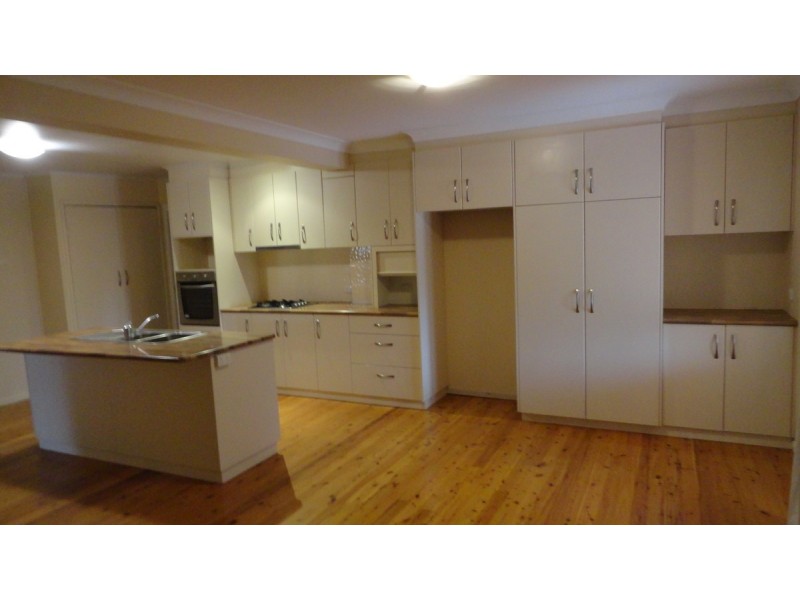 7 Cleary Street, Centenary Heights QLD 4350