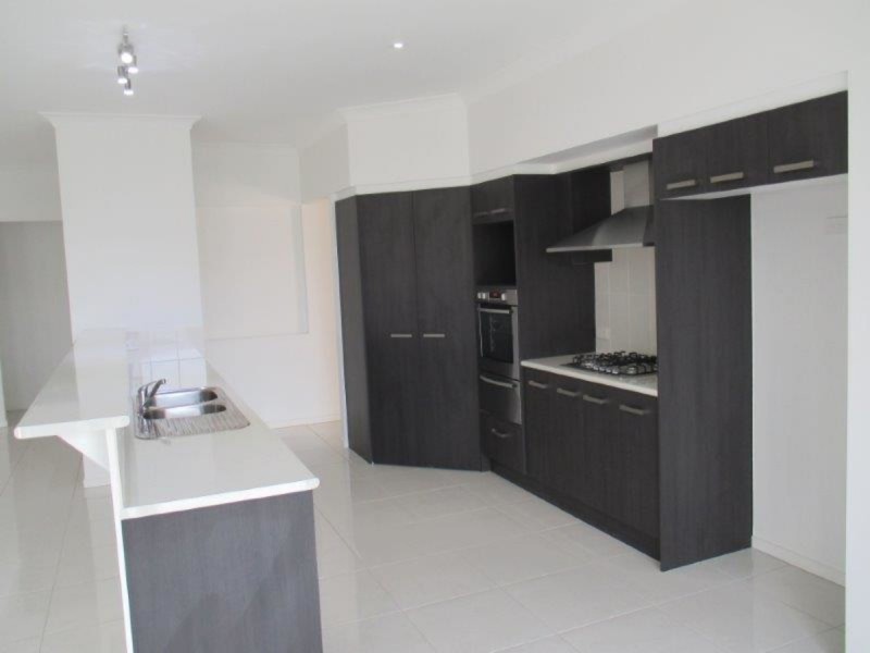 414 Mackenzie Street, Middle Ridge QLD 4350