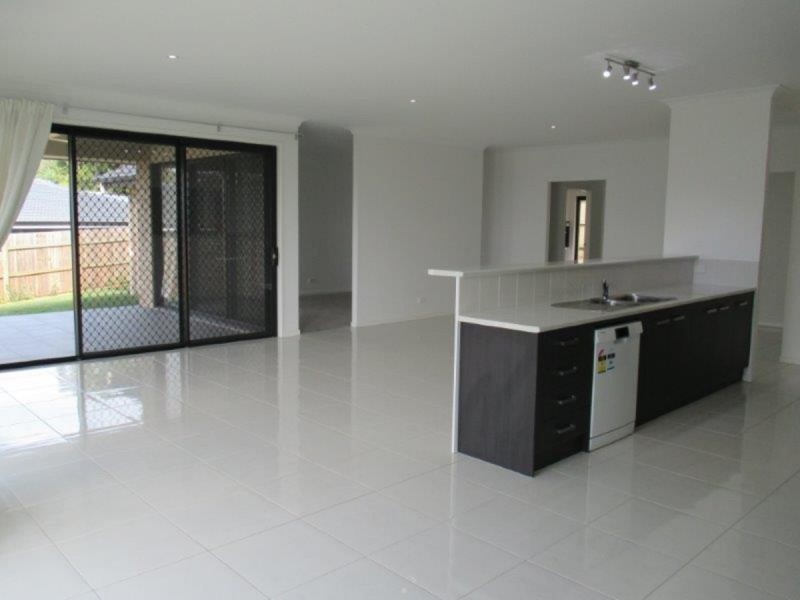 414 Mackenzie Street, Middle Ridge QLD 4350