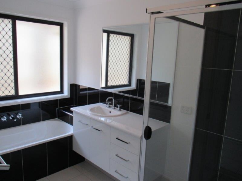 414 Mackenzie Street, Middle Ridge QLD 4350