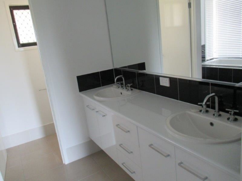 414 Mackenzie Street, Middle Ridge QLD 4350