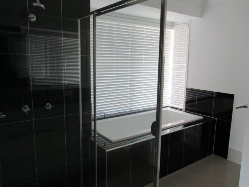 414 Mackenzie Street, Middle Ridge QLD 4350