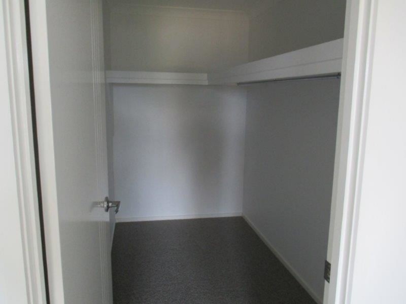 414 Mackenzie Street, Middle Ridge QLD 4350